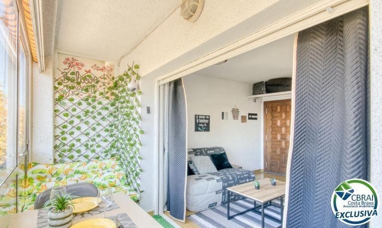 Apartment for sale in Empuriabrava with pool - € 69,000 (Ref: 9403314)