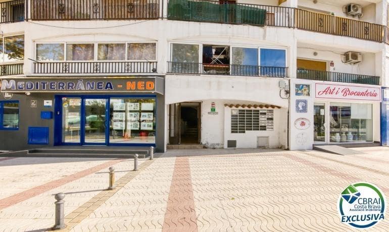 Apartment for sale in Empuriabrava with pool - € 69,000 (Ref: 9403314)