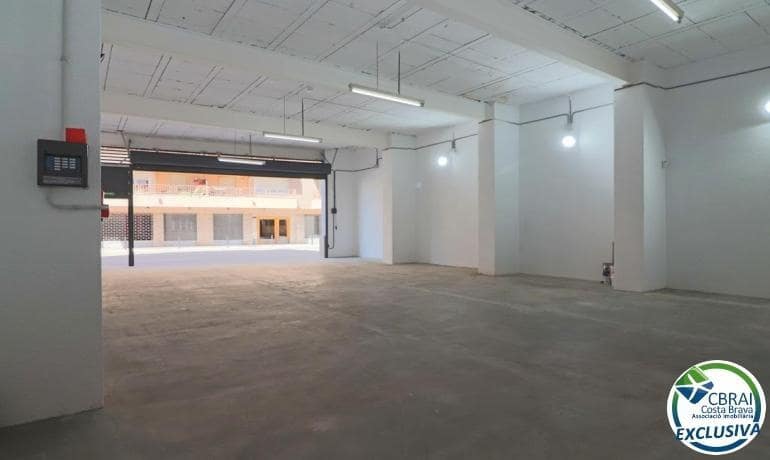 Commercieel te koop in Figueres - € 135.000 (Ref: 9408047)