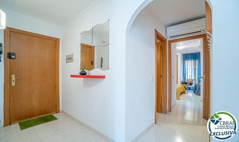 2 bedroom Apartment for sale in Empuriabrava with pool - € 195,000 (Ref: 9419634)