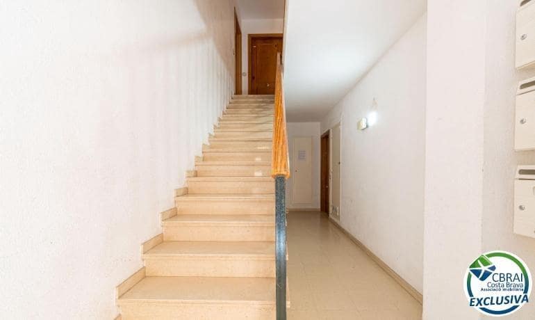 2 bedroom Apartment for sale in Empuriabrava with pool - € 195,000 (Ref: 9419634)