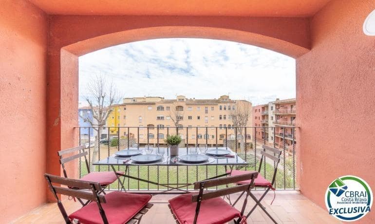 2 bedroom Apartment for sale in Empuriabrava with pool - € 195,000 (Ref: 9419634)