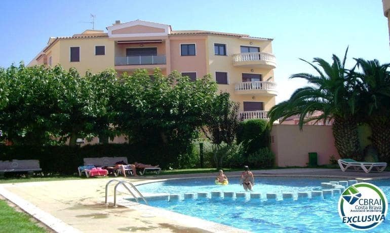 2 bedroom Apartment for sale in Empuriabrava with pool - € 195,000 (Ref: 9419634)