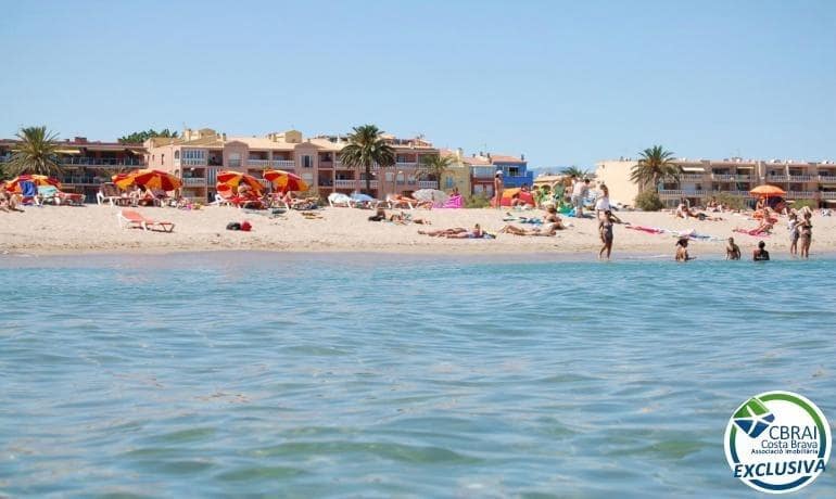 2 bedroom Apartment for sale in Empuriabrava with pool - € 195,000 (Ref: 9419634)