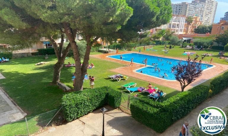 2 bedroom Apartment for sale in Empuriabrava with pool - € 195,000 (Ref: 9419634)