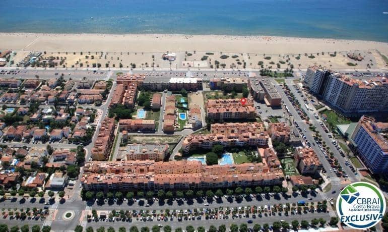 2 bedroom Apartment for sale in Empuriabrava with pool - € 195,000 (Ref: 9419634)