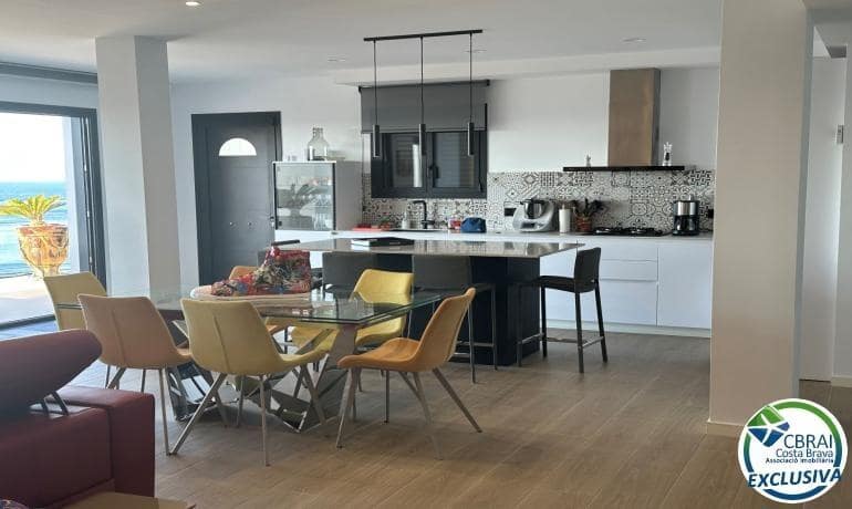 3 bedroom Apartment for sale in Roses with pool garage - € 1,700,000 (Ref: 9424472)