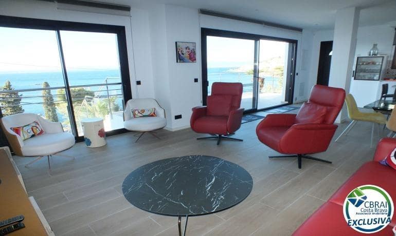 3 bedroom Apartment for sale in Roses with pool garage - € 1,700,000 (Ref: 9424472)