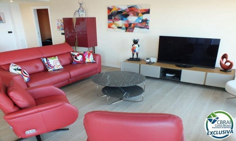 3 bedroom Apartment for sale in Roses with pool garage - € 1,700,000 (Ref: 9424472)