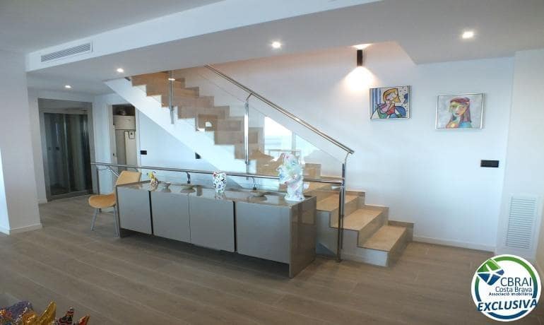 3 bedroom Apartment for sale in Roses with pool garage - € 1,700,000 (Ref: 9424472)