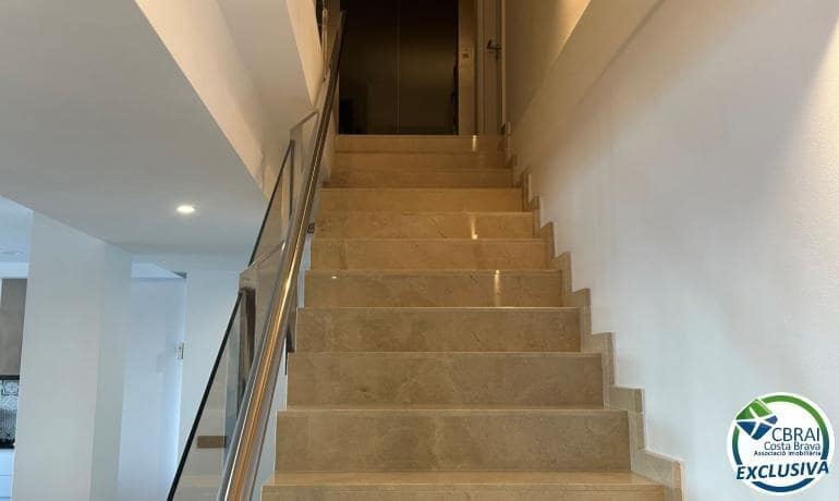 3 bedroom Apartment for sale in Roses with pool garage - € 1,700,000 (Ref: 9424472)