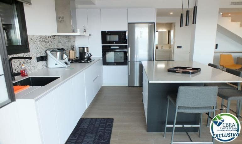 3 bedroom Apartment for sale in Roses with pool garage - € 1,700,000 (Ref: 9424472)