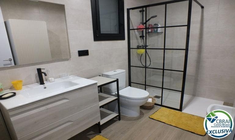 3 bedroom Apartment for sale in Roses with pool garage - € 1,700,000 (Ref: 9424472)