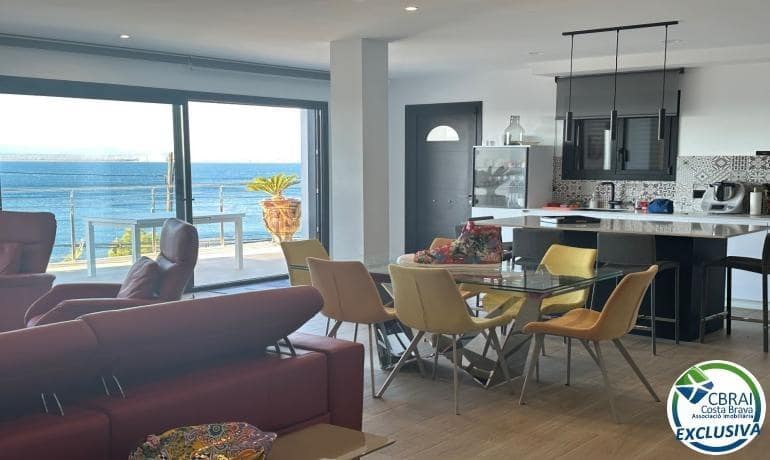 3 bedroom Apartment for sale in Roses with pool garage - € 1,700,000 (Ref: 9424472)