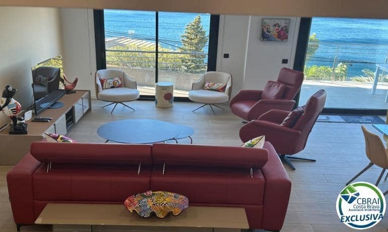 3 bedroom Apartment for sale in Roses with pool garage - € 1,700,000 (Ref: 9424472)