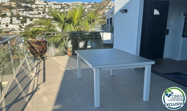 3 bedroom Apartment for sale in Roses with pool garage - € 1,700,000 (Ref: 9424472)