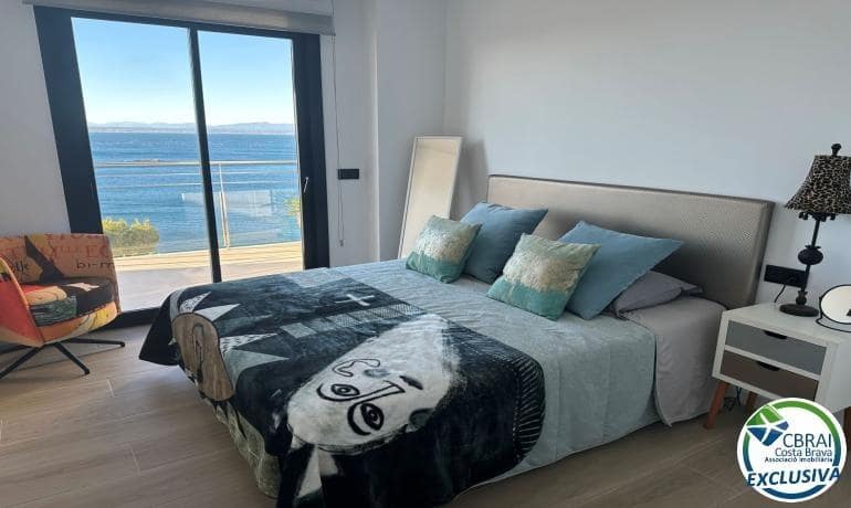 3 bedroom Apartment for sale in Roses with pool garage - € 1,700,000 (Ref: 9424472)