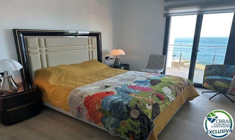 3 bedroom Apartment for sale in Roses with pool garage - € 1,700,000 (Ref: 9424472)