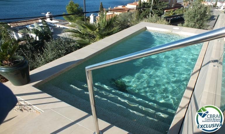 3 bedroom Apartment for sale in Roses with pool garage - € 1,700,000 (Ref: 9424472)