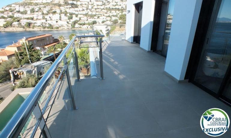 3 bedroom Apartment for sale in Roses with pool garage - € 1,700,000 (Ref: 9424472)