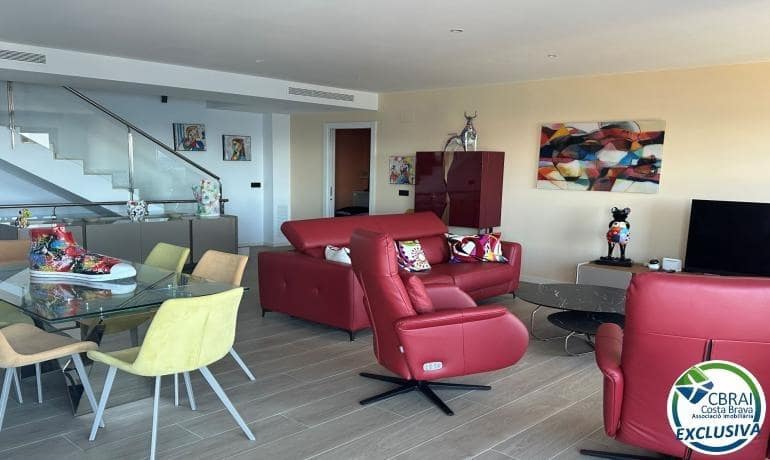 3 bedroom Apartment for sale in Roses with pool garage - € 1,700,000 (Ref: 9424472)