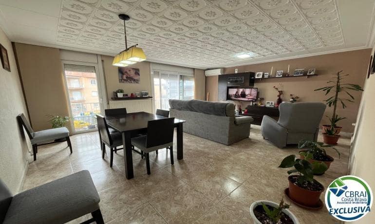 4 bedroom Apartment for sale in Roses - € 199,500 (Ref: 9433348)
