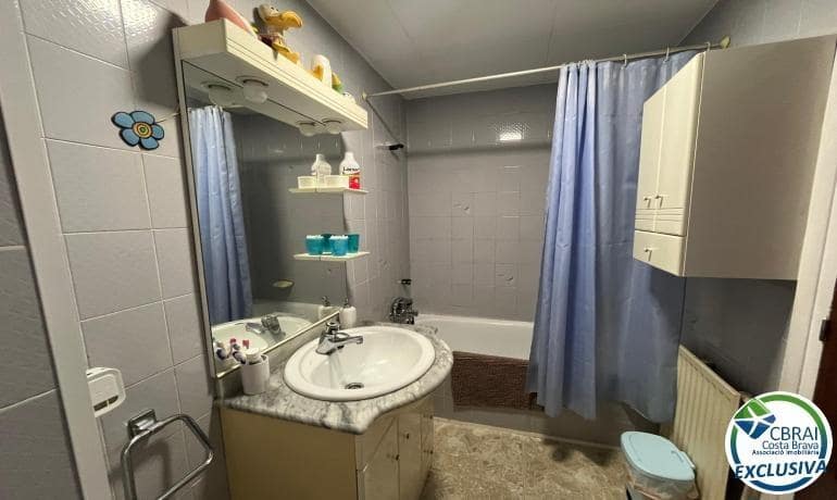 4 bedroom Apartment for sale in Roses - € 199,500 (Ref: 9433348)