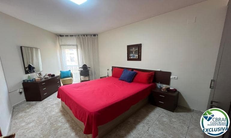 4 bedroom Apartment for sale in Roses - € 199,500 (Ref: 9433348)