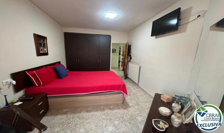 4 bedroom Apartment for sale in Roses - € 199,500 (Ref: 9433348)