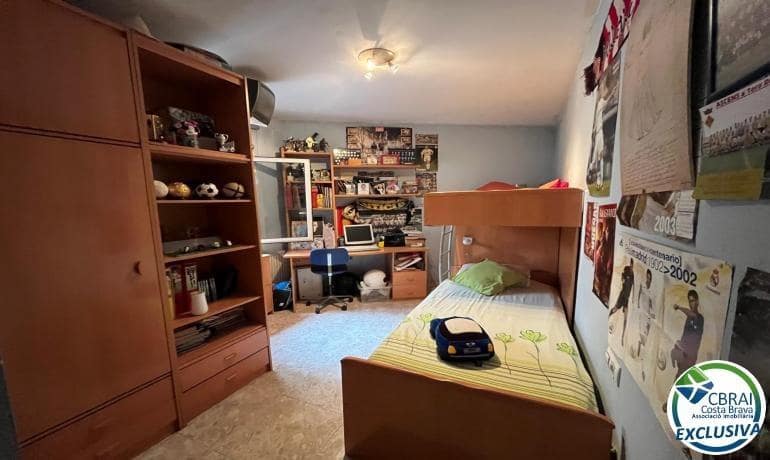 4 bedroom Apartment for sale in Roses - € 199,500 (Ref: 9433348)