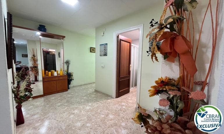 4 bedroom Apartment for sale in Roses - € 199,500 (Ref: 9433348)