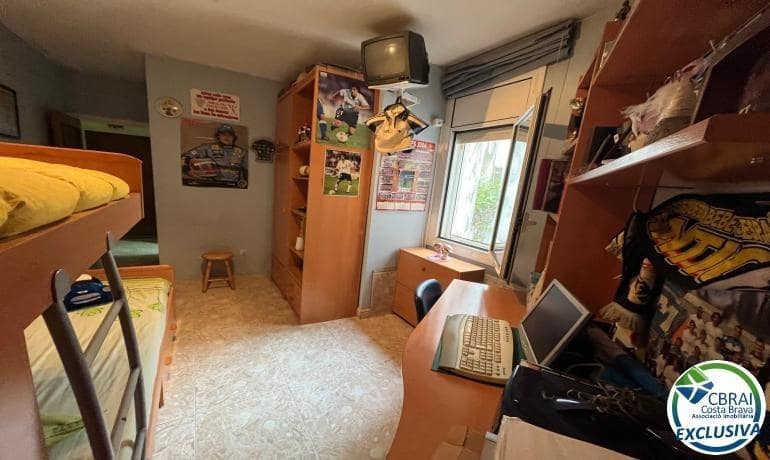 4 bedroom Apartment for sale in Roses - € 199,500 (Ref: 9433348)