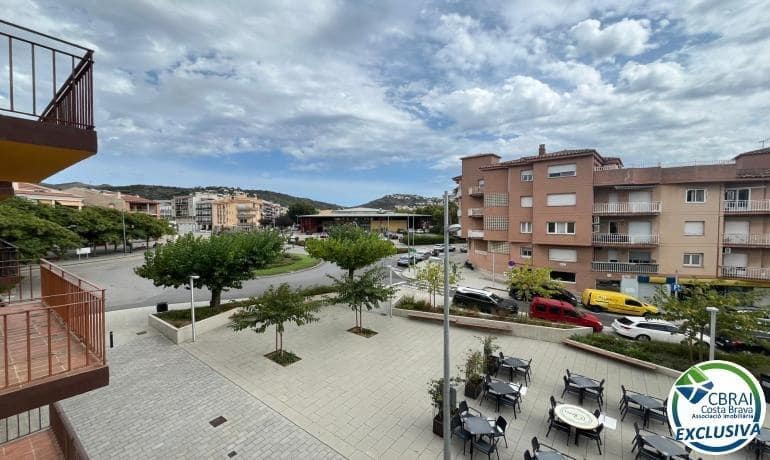 4 bedroom Apartment for sale in Roses - € 199,500 (Ref: 9433348)