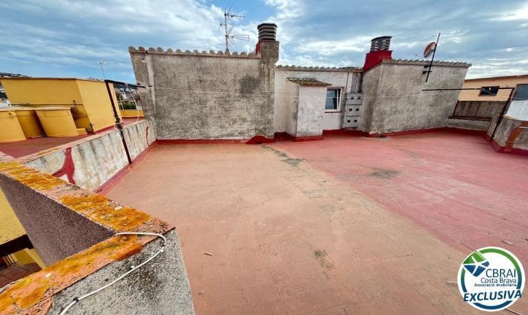 4 bedroom Apartment for sale in Roses - € 199,500 (Ref: 9433348)