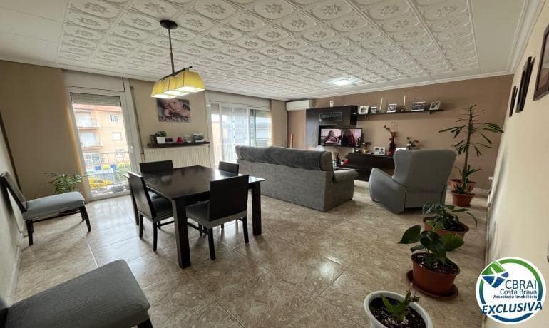 4 bedroom Apartment for sale in Roses - € 199,500 (Ref: 9433348)