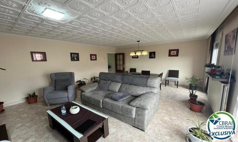 4 bedroom Apartment for sale in Roses - € 199,500 (Ref: 9433348)