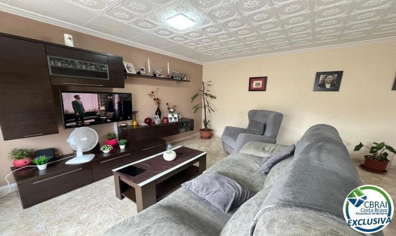 4 bedroom Apartment for sale in Roses - € 199,500 (Ref: 9433348)