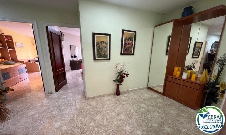 4 bedroom Apartment for sale in Roses - € 199,500 (Ref: 9433348)
