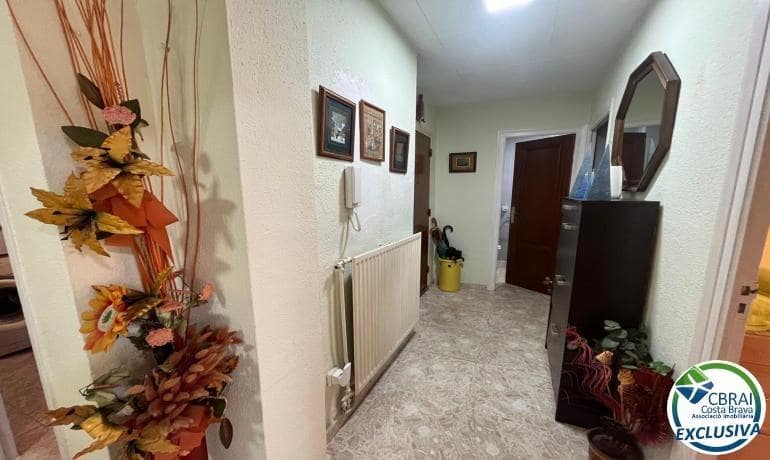 4 bedroom Apartment for sale in Roses - € 199,500 (Ref: 9433348)