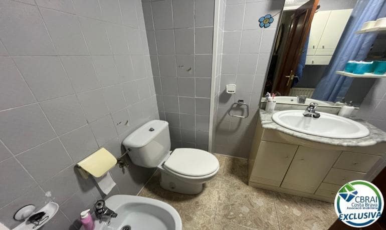 4 bedroom Apartment for sale in Roses - € 199,500 (Ref: 9433348)