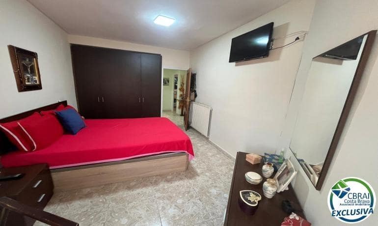4 bedroom Apartment for sale in Roses - € 199,500 (Ref: 9433348)