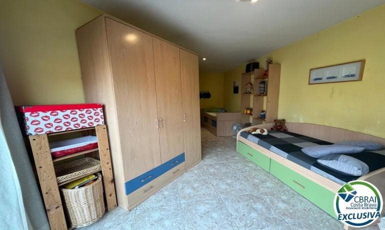 4 bedroom Apartment for sale in Roses - € 199,500 (Ref: 9433348)