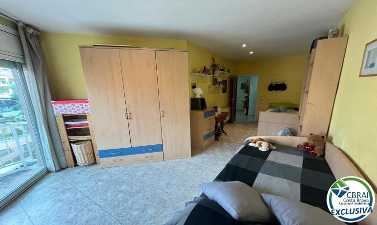 4 bedroom Apartment for sale in Roses - € 199,500 (Ref: 9433348)