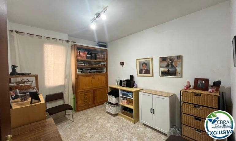 4 bedroom Apartment for sale in Roses - € 199,500 (Ref: 9433348)