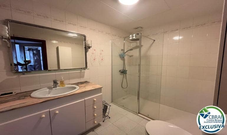 3 bedroom Apartment for sale in Roses - € 258,000 (Ref: 9433349)