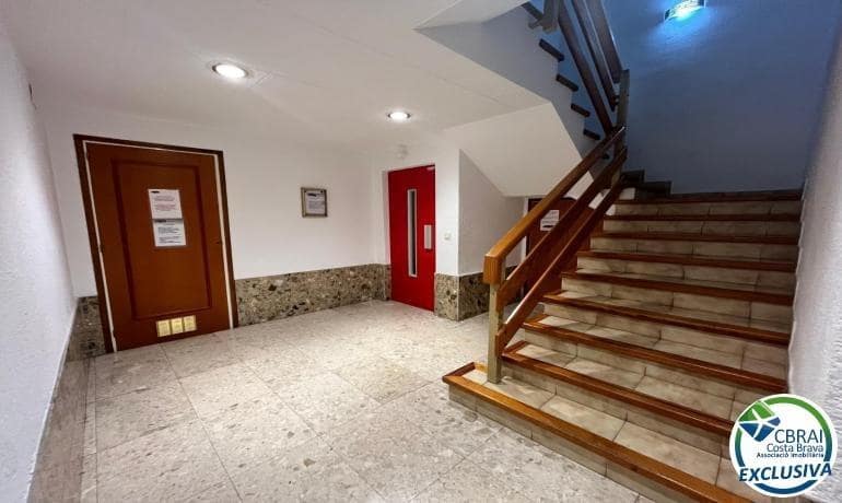 3 bedroom Apartment for sale in Roses - € 258,000 (Ref: 9433349)