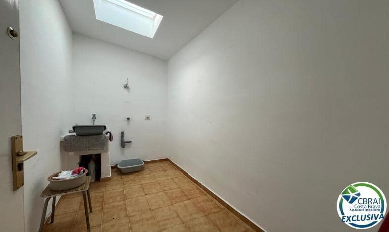 3 bedroom Apartment for sale in Roses - € 258,000 (Ref: 9433349)