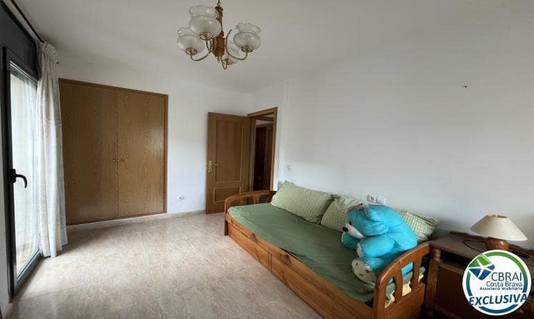 3 bedroom Apartment for sale in Roses - € 287,000 (Ref: 9440013)