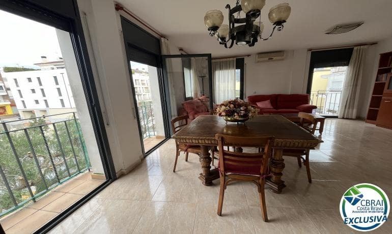 3 bedroom Apartment for sale in Roses - € 287,000 (Ref: 9440013)