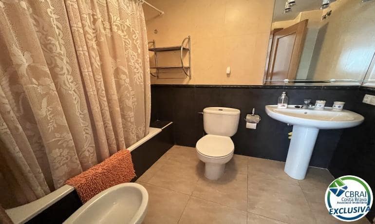 3 bedroom Apartment for sale in Roses - € 287,000 (Ref: 9440013)